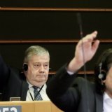 L'eurodéputé socialiste Marc Tarabella (à g., derrière) a été écroué en lien avec l'affaire du Qatargate.